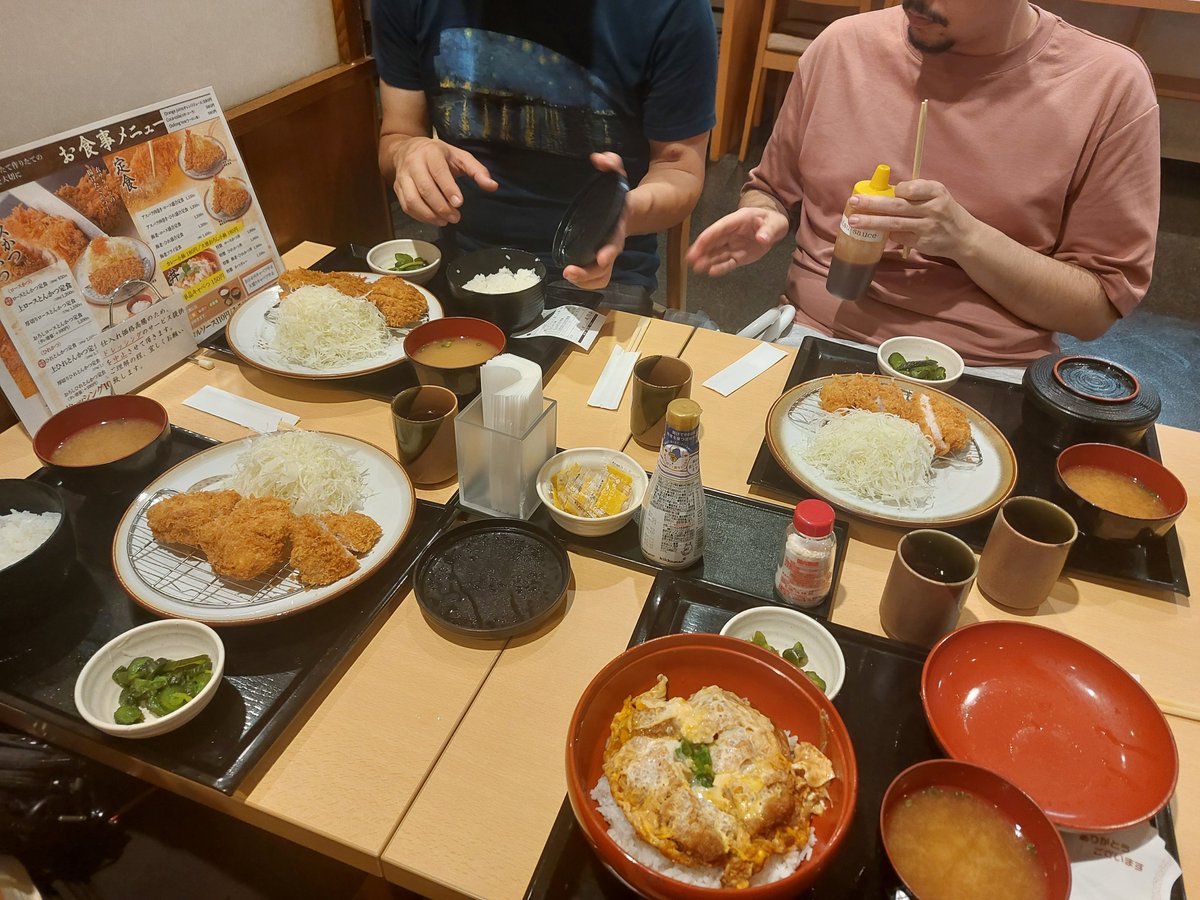 narrativando's tweet photo. Hj almocei na prefeitura, onde funcionarios da regiao comem. Deviamos ser os únicos gringos da região

R$33 mto bem gastos: saboroso e farto

Fomos em uma livraria de 8 andares e numa loja de material de arte de 6

Comprei algumas coisinhas que compartilharei depois https://t.co/htyKyJKPYg