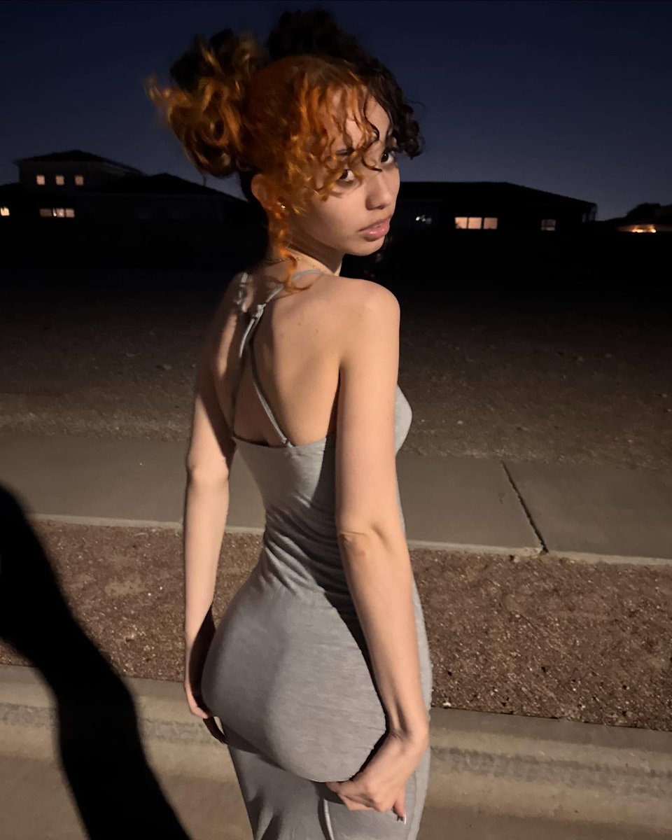 luhhangie's tweet photo. don't sleep on the skinny girls https://t.co/vQe2uoGGZ1