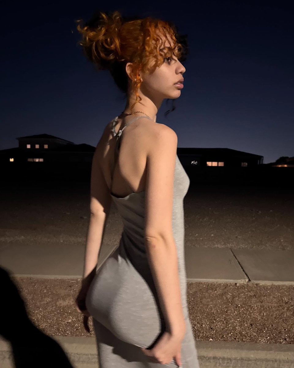 luhhangie's tweet photo. don't sleep on the skinny girls https://t.co/vQe2uoGGZ1