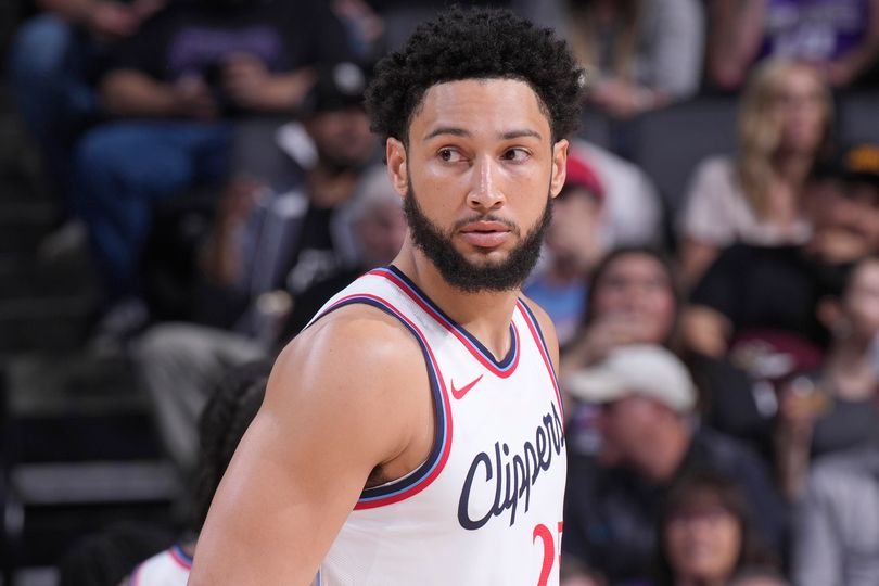 ETrainSports's tweet photo. Scott Perry has consistently prioritized signing volunteers, not hostages.

Perry has watched Simmons work out and chatted extensively with him. He can weed out fallacy from truth. If he truly sees something in the three-time All-Star, then Kings fans have reason to buy in. https://t.co/FBcOONSZ0l
