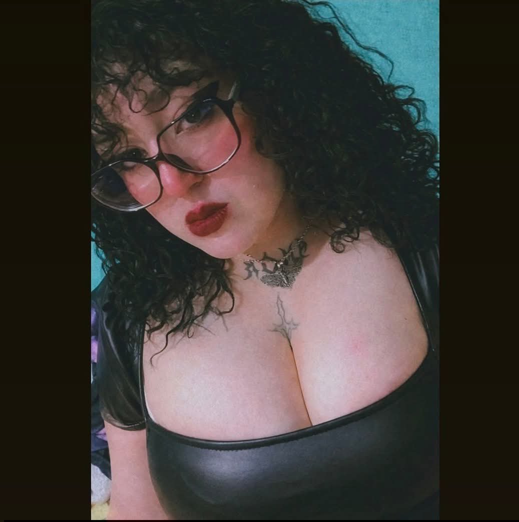 Donaldlmhv's tweet photo. Algo también de la putita de mi hermana, cómo me gustaría llenarle esas tetotas de mi leche. 🔥🔥🔥

#incesto #hermanaincesto #hermanaputa #amorfilial https://t.co/BP56XJFDGp