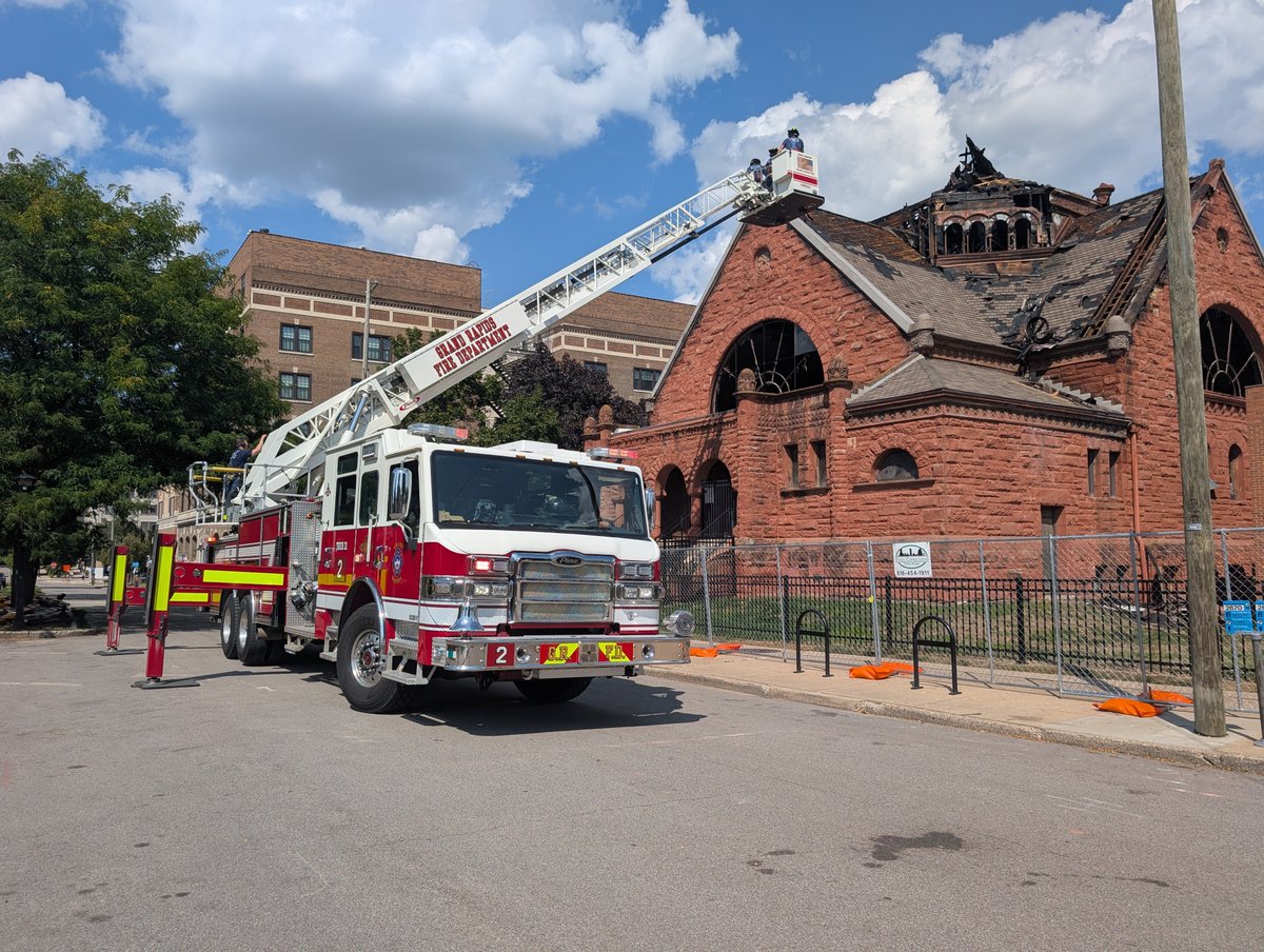 _jlwalker_'s tweet photo. CHURCH FIRE: No foul play is expected to have caused the blaze. Officials are now weighing whether to raze the building.

See more details in my story: https://t.co/YAg4uuEABU https://t.co/oiSe4CE8GD
