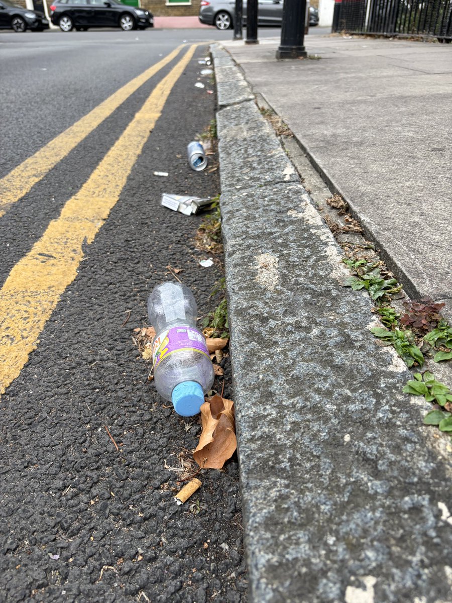 TowerDumplets's tweet photo. @th_crime_watch It’s everywhere. People add more waste. Bags split. Rubbish everywhere. Many streets never swept. No one cares.
Day 1,388 of @LutfurRahmanTH ‘s WASTE EMERGENCY
#TowerDumplets @TowerHamletsNow https://t.co/S7Lb13yp39