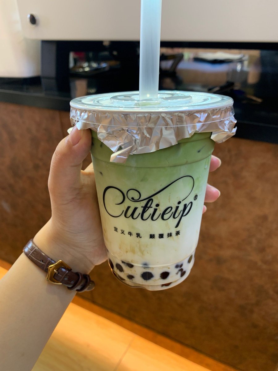 tinyc354336's tweet photo. Just found these crispy matcha cookies at the corner store! Perfect for pairing with my afternoon tea  Tag a friend who’d love this snack! #SnackTime #MatchaLover， https://t.co/ditBI7k1j0