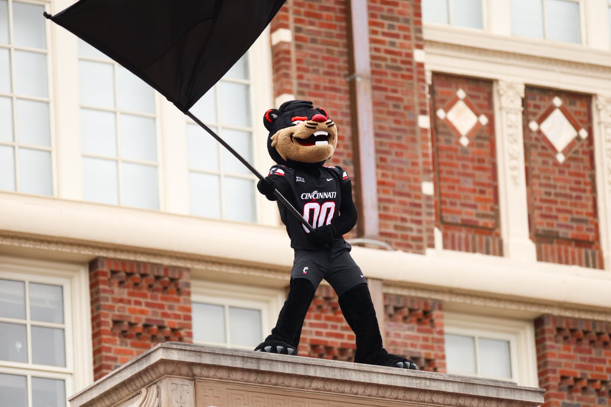 GoBearcatsFB's tweet photo. 𝓐𝓵𝓶𝓸𝓼𝓽 𝓖𝓪𝓶𝓮𝓭𝓪𝔂 https://t.co/fDrRz3Embx