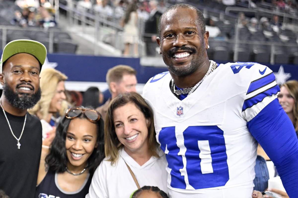 DallasTexasTV's tweet photo. Dallas native Von Miller says he wants a Cowboys front office job when he’s done playing https://t.co/FyYacYBcQH