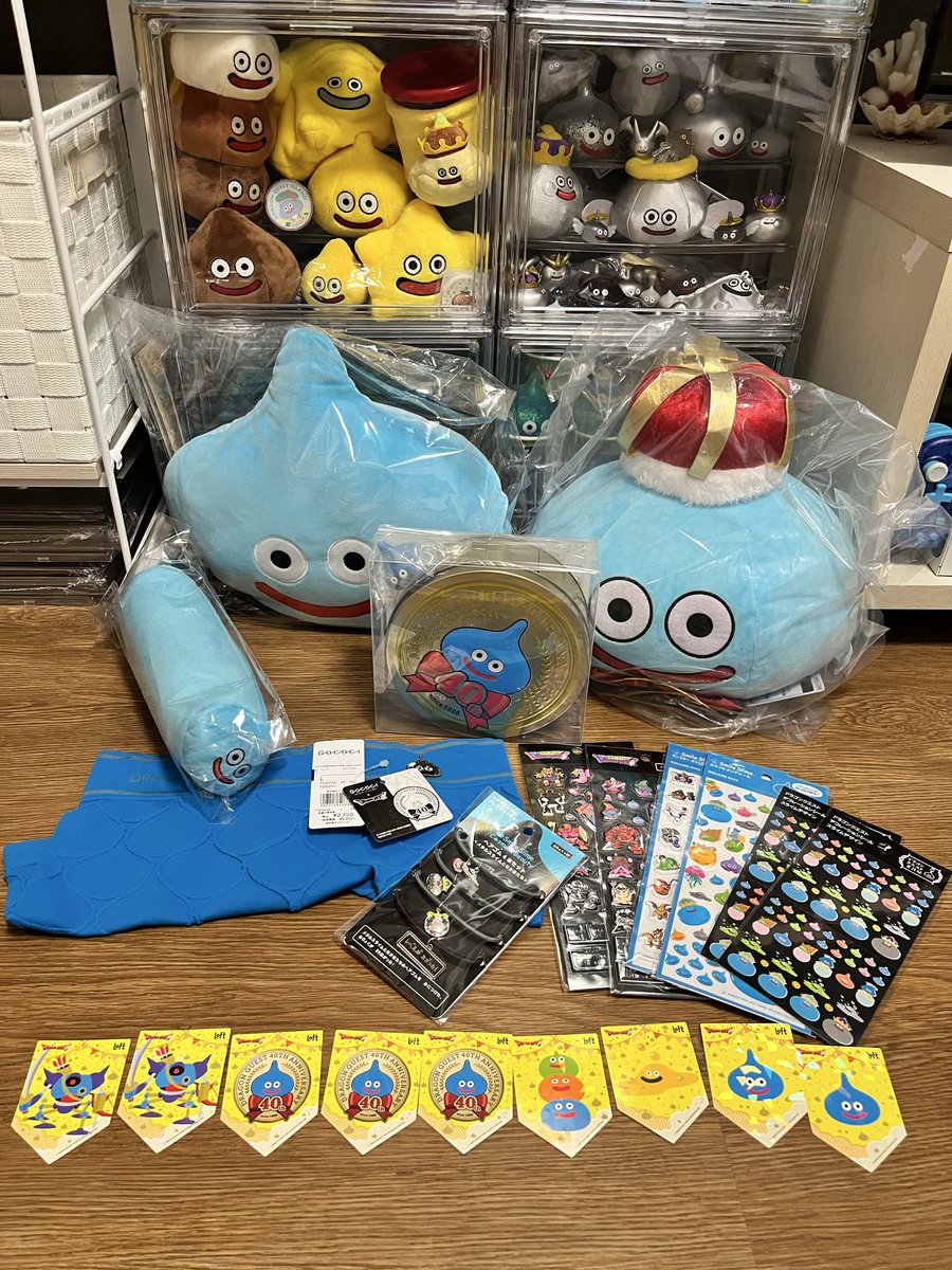 kao83kao's tweet photo. 40周年スライム、クッキー缶買えて満足🩵💙
#ドラクエ
#ロフト https://t.co/wLSnaj5cXQ
