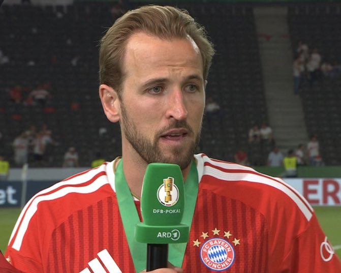 venom9xk's tweet photo. 🚨Harry Kane on Fabrizio Romano:

“Hes a weird man. 

I recieved an e-mail from him where he proposed the idea of paying him a sum €10k per tweet to propel my chances of the Ballon d’Or by posting my statistics and sway journalists towards my side. 

I rejected him” https://t.co/ClwDvsMhTu