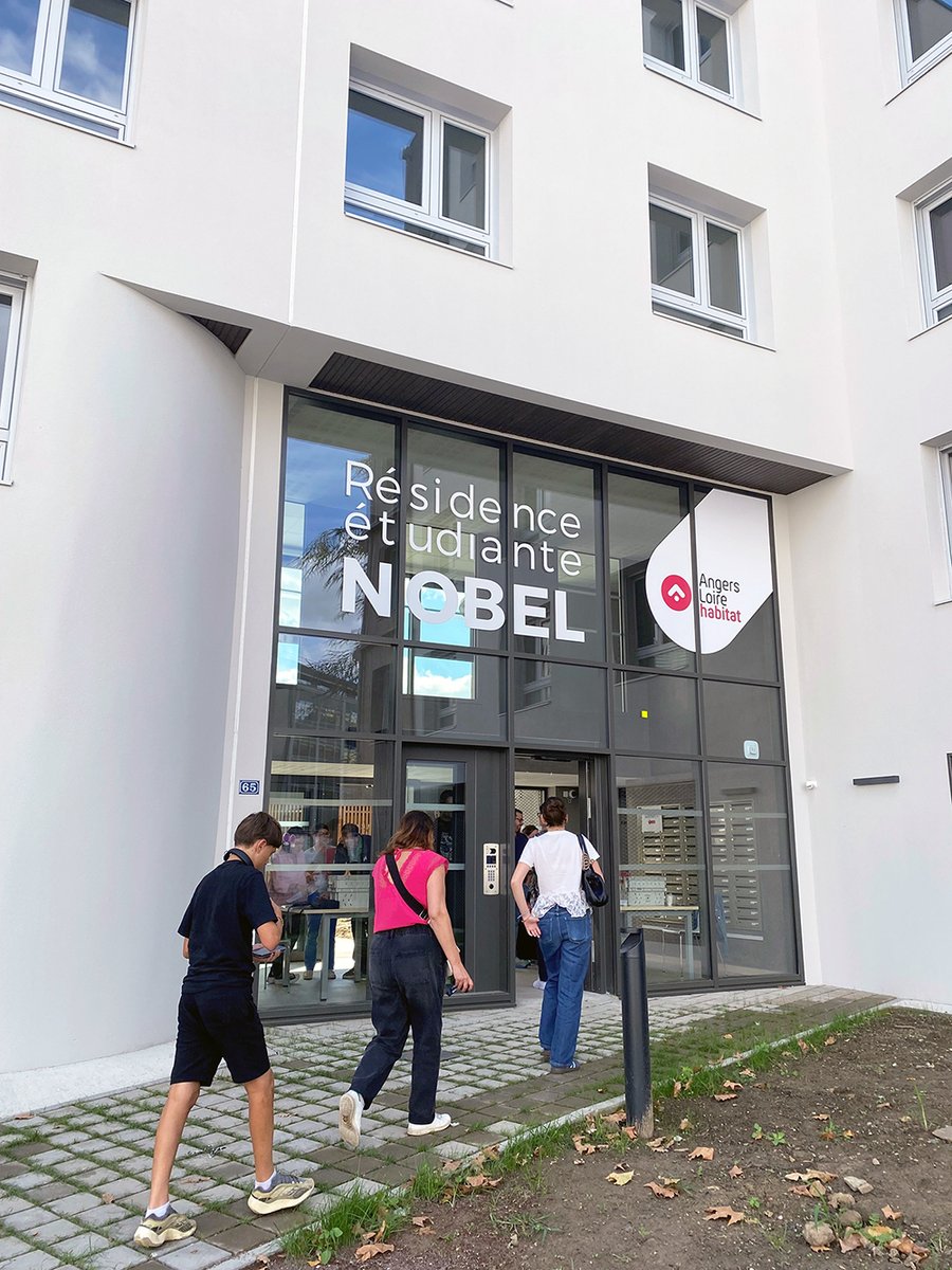 ALH_49's tweet photo. Rentrée à la résidence étudiante Nobel !
Merci aux équipes mobilisées ces derniers jours pour accompagner l'installation des 102 étudiants accueillis dans cette nouvelle résidence tout juste livrée.
#RentréeUniversitaire #Angers #LogementÉtudiant #RésidenceÉtudiante https://t.co/JKK9m616p0