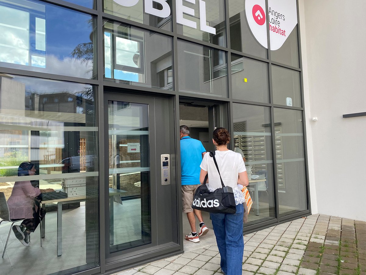 ALH_49's tweet photo. Rentrée à la résidence étudiante Nobel !
Merci aux équipes mobilisées ces derniers jours pour accompagner l'installation des 102 étudiants accueillis dans cette nouvelle résidence tout juste livrée.
#RentréeUniversitaire #Angers #LogementÉtudiant #RésidenceÉtudiante https://t.co/JKK9m616p0