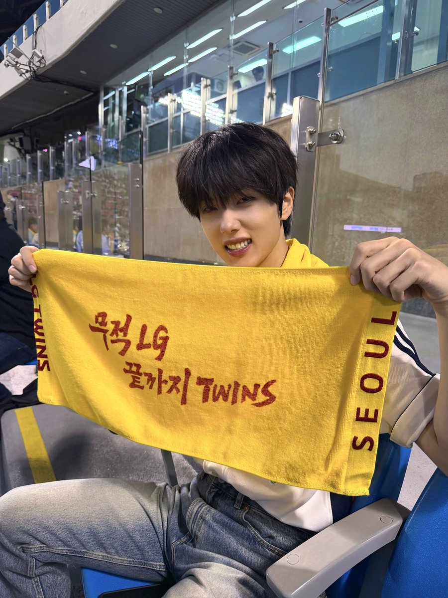 NCTsmtown_DREAM's tweet photo. 야구 보겠습니다..

#JISUNG
#NCT #NCTDREAM https://t.co/NZHrlYzeyG