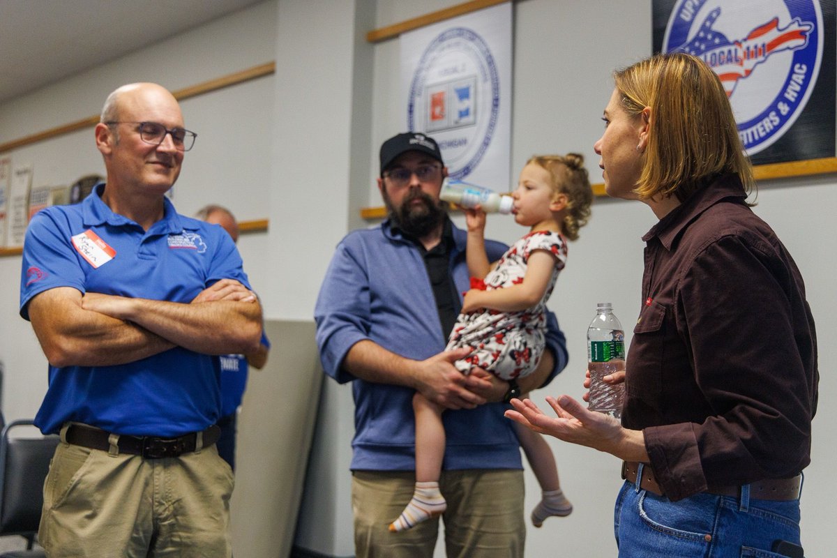 SenatorSlotkin's tweet photo. Great to spend some time at the @IBEW 906 hall in Marquette. We had a pizza party with some of their members and some folks from Carpenters and Millwrights 1510, UA 111, @AFSCME 925, and @AAUP Michigan. It was a great chance for me to pick their brains about what they’re seeing up here AND for them to ask me about what’s going on in Washington. We talked in depth about corruption, immigration, healthcare, and Social Security. Thank you to everyone who joined!