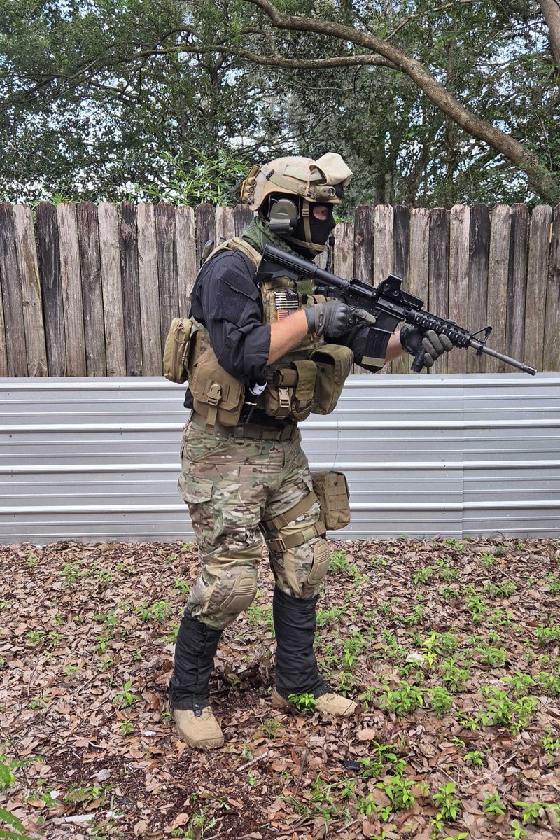 Its_Rusk's tweet photo. BF4 US Support Cosplay

So I've been working on this kit for 4 years its been a struggle to find and ID most of the kit but it's about 90% complete. It's almost entirely real gear besides the NVG shroud and the bolt cutters/zip cuffs are place holders. https://t.co/oSSYeeMAGV
