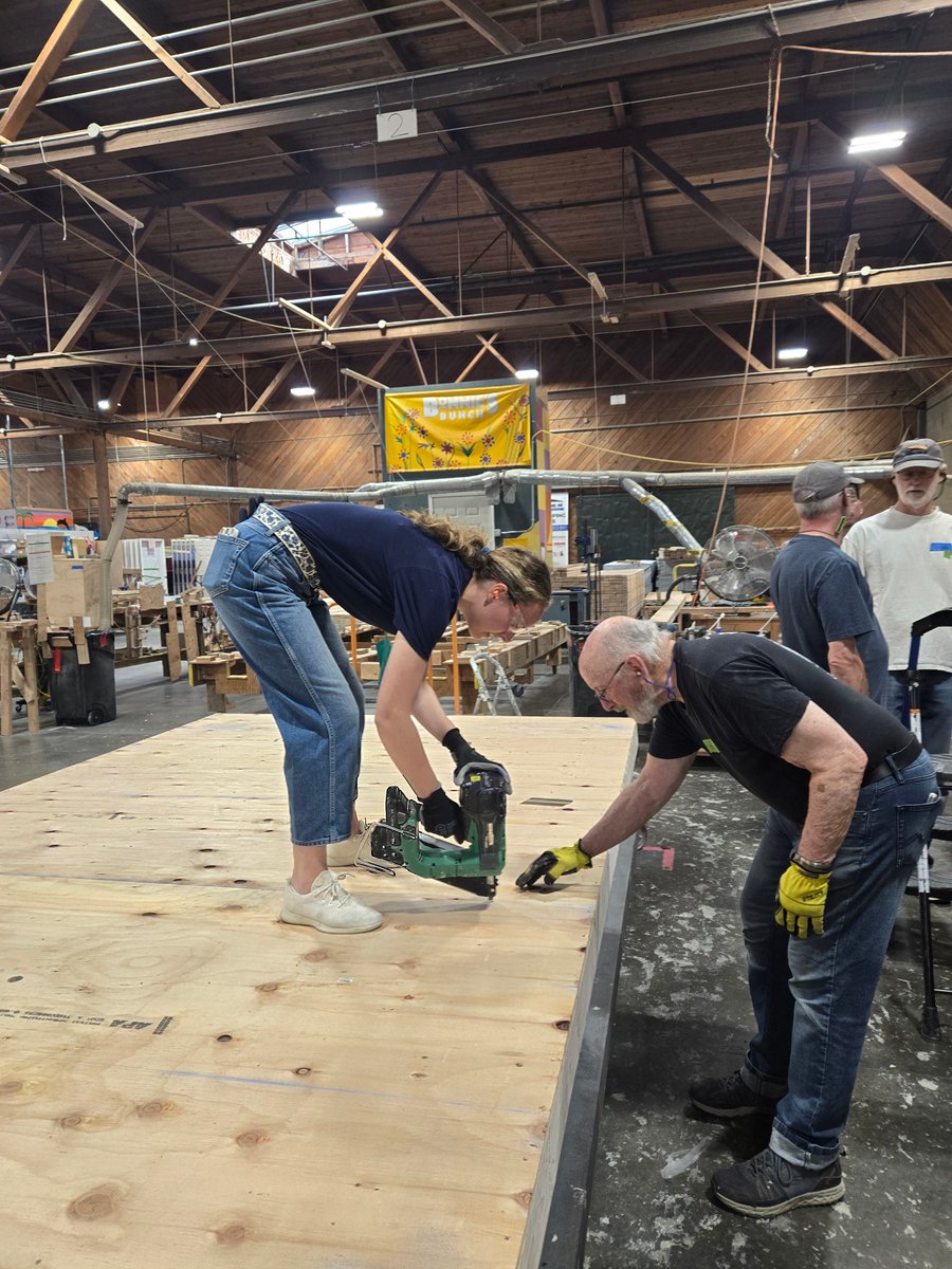 ColdstreamSEA's tweet photo. π #BuildingHope, One Tiny Home at a Time
Our team came together and helped construct a tiny home at The Hope Factory!
Sound Foundations NW is making a real difference by providing transitional #housing for those experiencing #homelessness π https://t.co/OLxD5APYDZ