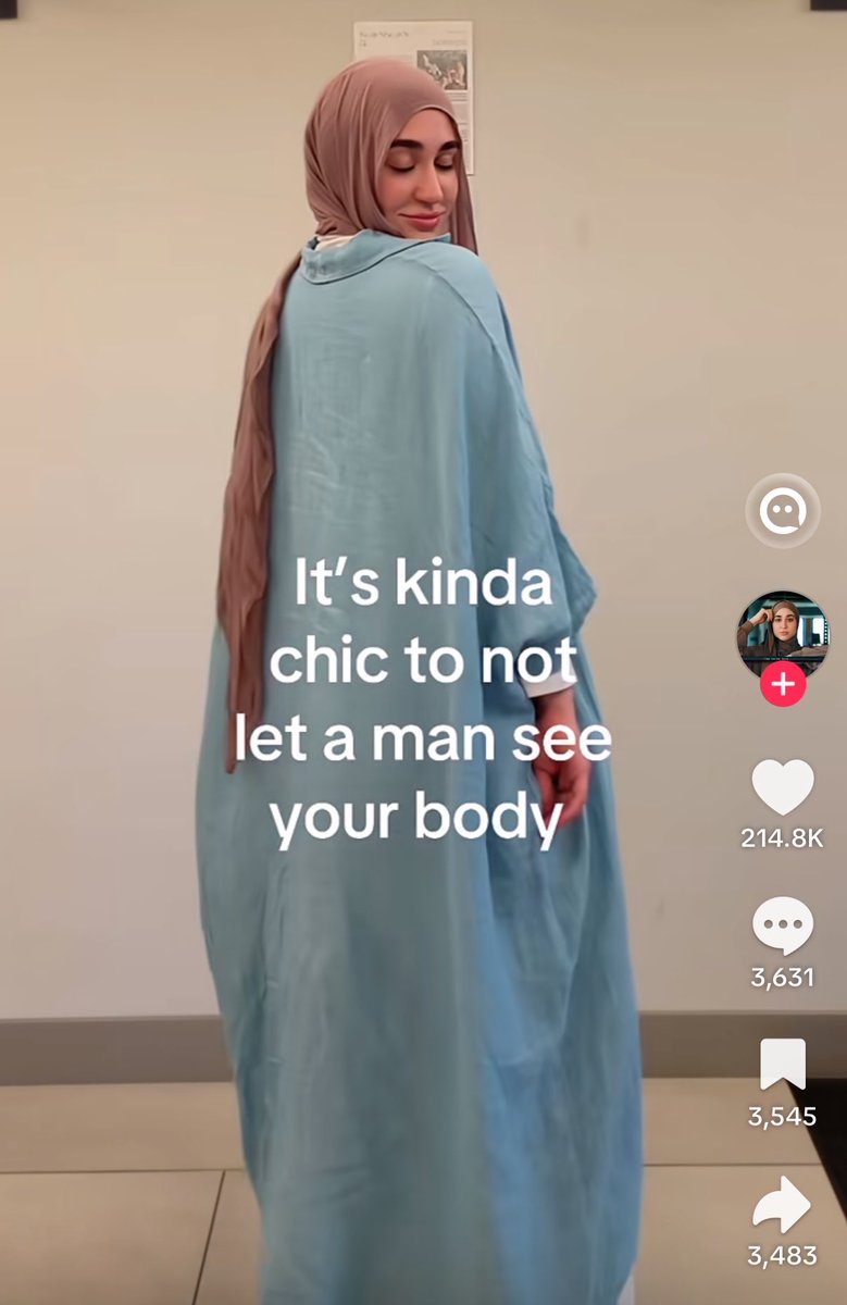 xlznpc's tweet photo. kinda chic to not worry about mens opinions while getting dressed https://t.co/rMm3zHSK40