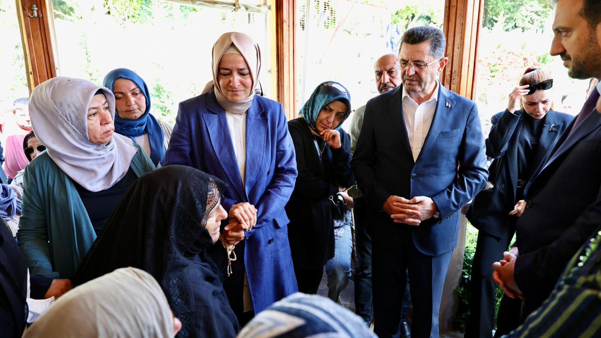 drbetulsayan's tweet photo. Çekmeköy’e üç dönem boyunca belediye başkanı olarak hizmet eden, kıymetli dava adamı Avukat Sıddık Eraslan amcamızı Hakk’a uğurladık.

Saygıdeğer eşi Sibel Eraslan Hanımefendi’ye, ailesine ve sevenlerine başsağlığı diledik.

Sıddık amcamıza Allah’tan rahmet diliyorum, mekânı cennet olsun.