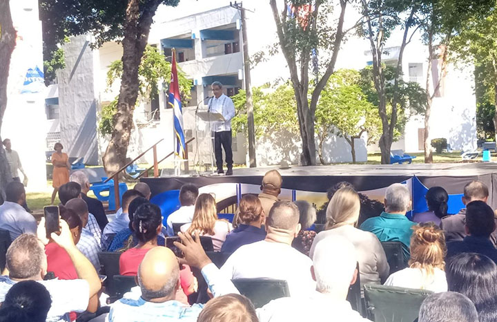 enciclopedia_cu's tweet photo. El empeño de defender conquistas resplandece en la Educación Superior
🔗Saber más: https://t.co/Cs4hNJenpR
🇨🇺 #Cuba #Ciencia #VamosPorMas #CubaEduca #educacion #RadioCubana @zcmcamaguey https://t.co/nhrE79rOcY