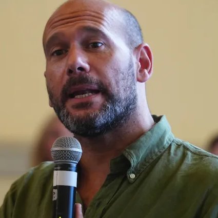portalmvd's tweet photo. LEMA CALIFICÓ DE “CANALLADA” LA DENUNCIA DEL MSP CONTRA SATDJIAN Y CUESTIONÓ A LA MINISTRA

El senador blanco Martín Lema cuestionó la denuncia penal del MSP contra José Luis Satdjian y sostuvo que busca “distraer” de la gestión de la ministra de Salud. Además, adelantó que el exsubsecretario no se amparará en sus fueros.

El MSP denunció a Satdjian por haber firmado en 2022 un aval para un convenio entre ASSE y el Círculo Católico cuando Daniel Salinas seguía en funciones. Lema afirmó que Satdjian actuó porque el entonces ministro se había excusado.

(+) en Montevideo Portal: https://t.co/9vtUMe31ph