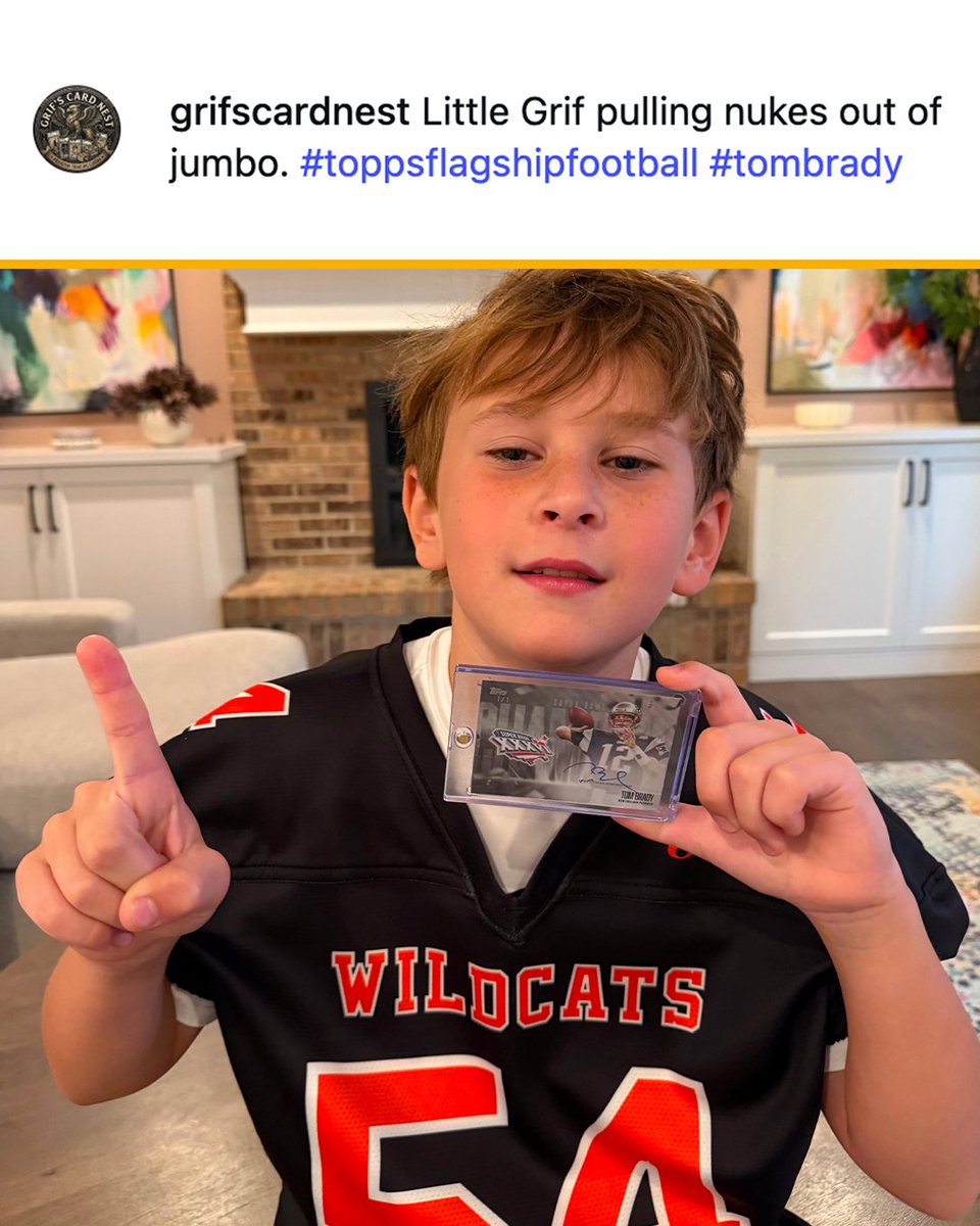 SportsCardInv's tweet photo. JUST PULLED: The 1-of-1 Tom Brady Super Bowl XXXVI Champion Signatures from a 2026 Topps Flagship Football jumbo box 😮🔥

What would you do if you hit a card like this? 👀

📸: IG/grifscardnest https://t.co/0ztxzw0bHi