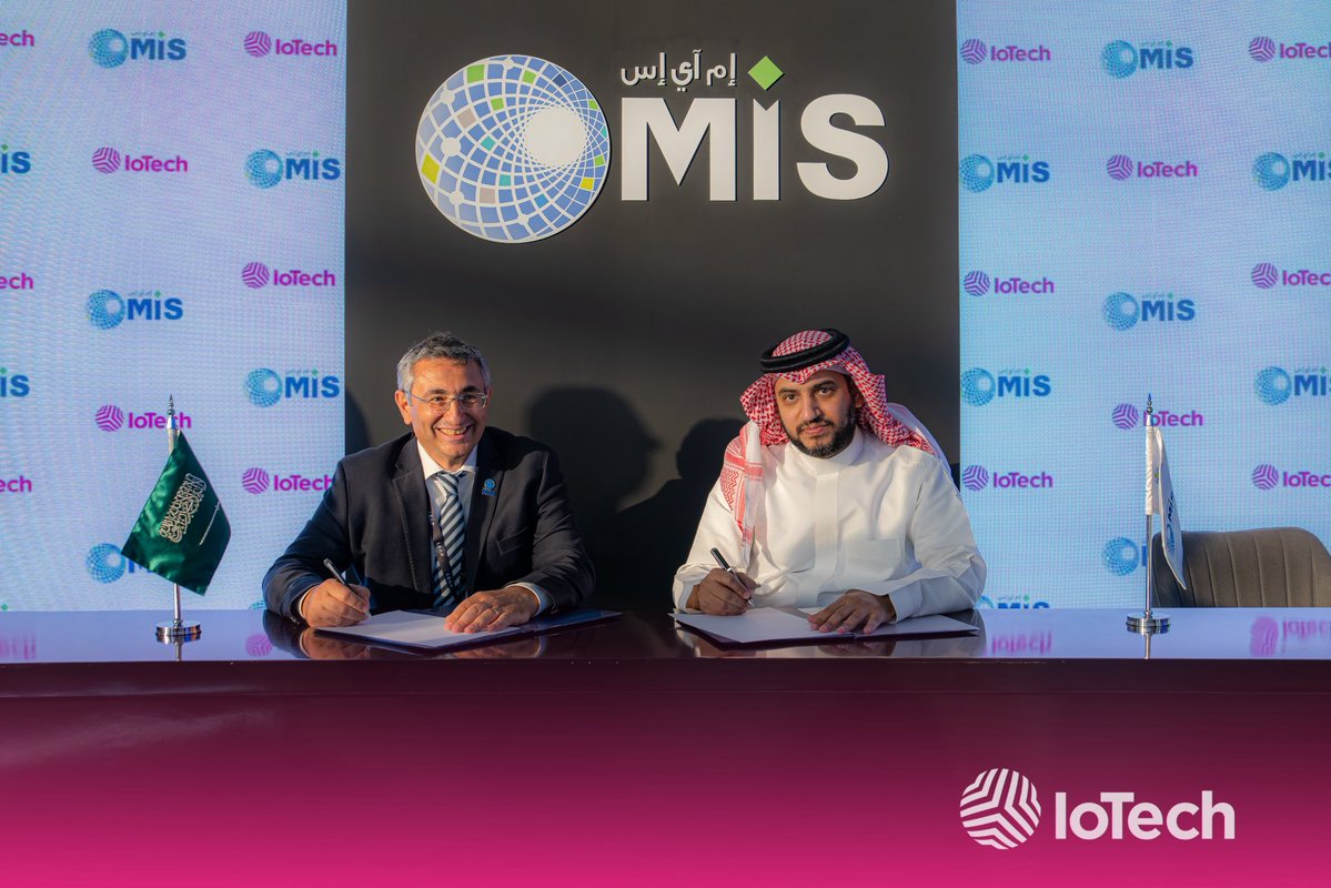 IoTechsa's tweet photo. ضمن مشاركتنا في #ليب26، وقّعت IoTech اتفاقية شراكة استراتيجية مع شركة المعمر لأنظمة المعلومات (MIS)، لتعزيز تكامل الخبرات والقدرات التقنية، وتطوير حلول مبتكرة تسهم في توسيع تطبيقات إنترنت الأشياء ودعم التحول الرقمي في المملكة.

#الشراكات_الاستراتيجية #إنترنت_الأشياء #التحول_الرقمي
