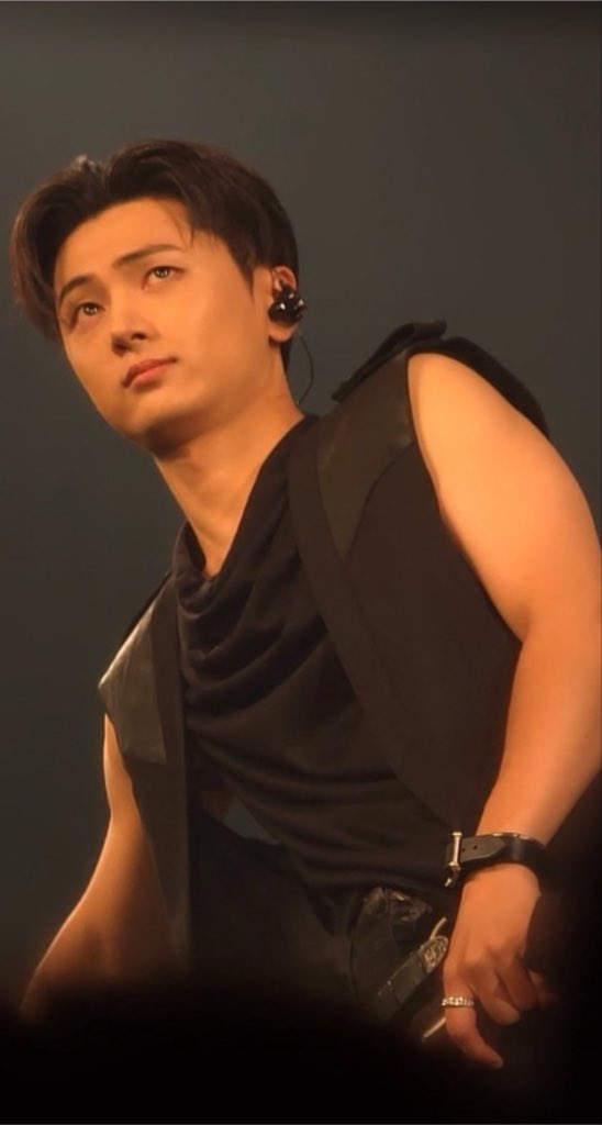 itshoneyjay_'s tweet photo. His arms 💪 those eyes 🥺 https://t.co/Ibnr7Dz8UX