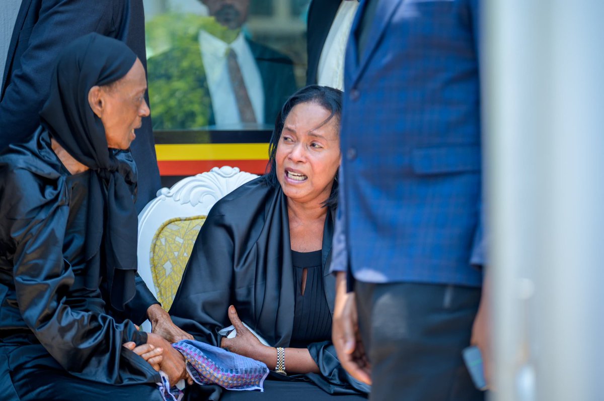 DKamwine's tweet photo. The most painful moment 😭😭😭if we can feel pain this much 💔how about the mother 💔💔may God comfort you Queen mother 🫂The king is in heaven 🕊️ https://t.co/1agk6cjV01