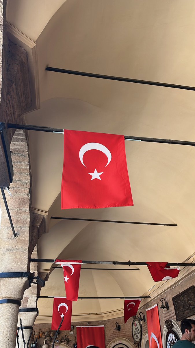 ElmasDerya1's tweet photo. ben basit insanım, Türk bayrağı gördüğüm an dayanamam https://t.co/I3rqm6WFwl