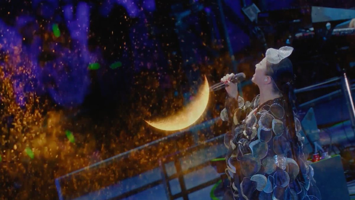 dcte_staff's tweet photo. DREAMS COME TRUE 
公式YouTubeチャンネル 
「救命病棟24時」 再動記念  
第二弾「三日月」公開  

「救命病棟24時」 再動記念 
第二弾 「救命病棟24時」(第1シリーズ) 挿入歌 
として大きな感動をよんだ楽曲「三日月」 
（DREAMS COME TRUE 35th Anniversary  
ウラワン 2024/2025 より）を 公開いたしました。  

ぜひご覧ください！  

▼DREAMS COME TRUE
公式YouTubeチャンネル 
「救命病棟24時」 再動記念 
第二弾「三日月」 
https://t.co/PLzgIt81A6 

「DREAMS COME TRUE 35th Anniversary 
ウラワン 2024/2025」商品購入はこちらから 

【Blu-ray】 
https://t.co/xspVSvAFnM
【DVD】 
https://t.co/4KsI6X4rX9 

#救命病棟24時 
#DREAMS_COME_TRUE 
#ドリカム 
#ウラワン