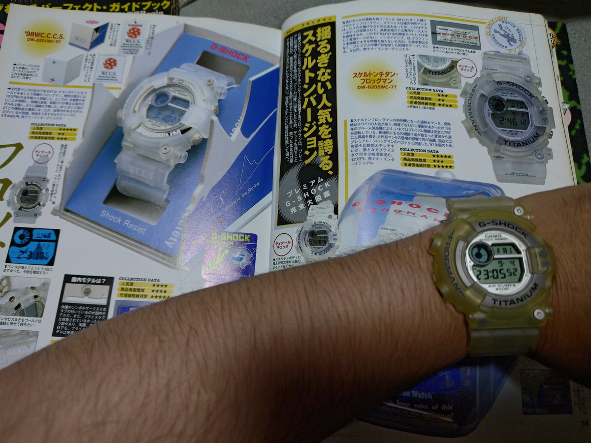 hotei_mikuP's tweet photo. 90年代のヤバいG-SHOCKブームを
体験できる激アツの雑誌が
うちにある。ずっと。

ロレックス顔負けのプレミア価格を見て震えろ！☺狂乱の時代⋯ https://t.co/QP73JUX5QM