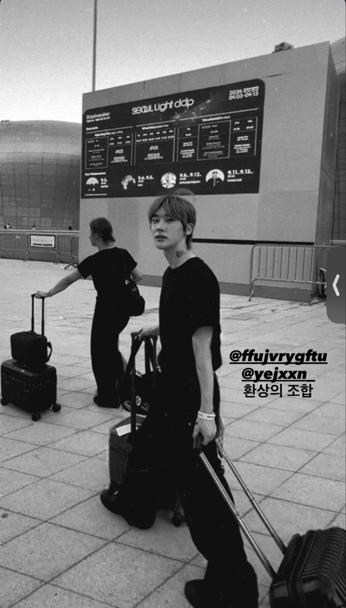 jshluvie's tweet photo. Seongho looks insanely cool in this black-and-white photo! So effortlessly captivating. 😍🖤🤍 ✨

#junseongho #준성호 https://t.co/nvaXd11yL4