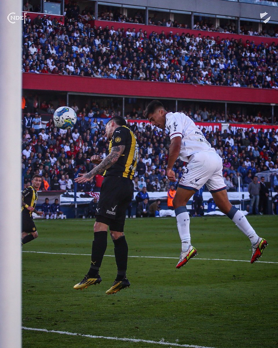 CNdeFhistoria's tweet photo. 🗓 04/09/2022

@Nacional derrotó 3️⃣-1️⃣ a Peñarol por el Camp. Clausura 🇺🇾 2022

🏟 Gran Parque Central 🔵⚪️🔴

⚽️ @LabordaMathi
⚽️ @LuisSuarez9
⚽️ Camilo Cándido

🏆🔫 El Decano regresaba a disputar un clásico con público en el GPC tras 93 años y sería con la vuelta más esperada

💻https://t.co/05BGBtOLc2