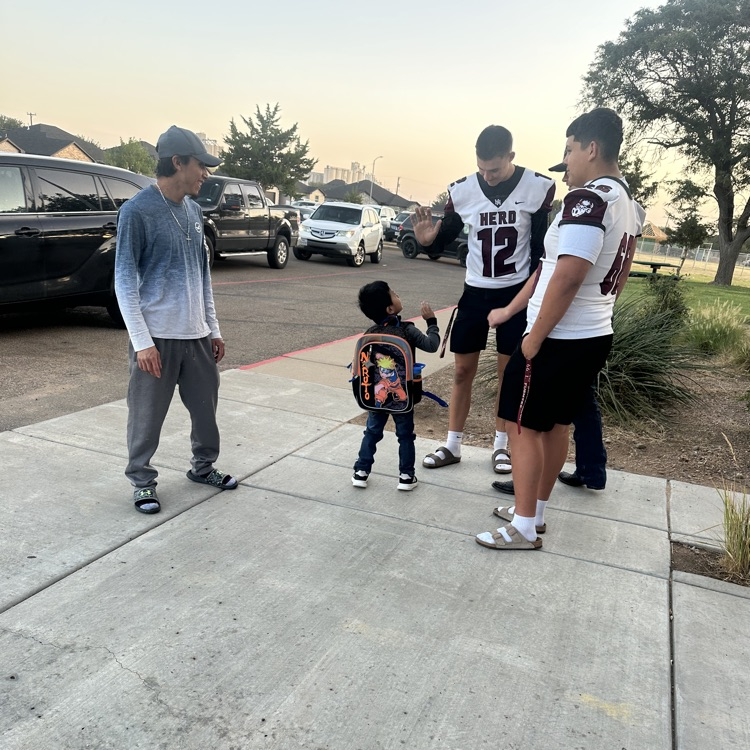 HISD_Sports's tweet photo. Great to see our Herd Varsity Football players at our elementary campuses this morning.
#HerdONE https://t.co/cfom9Jutbk