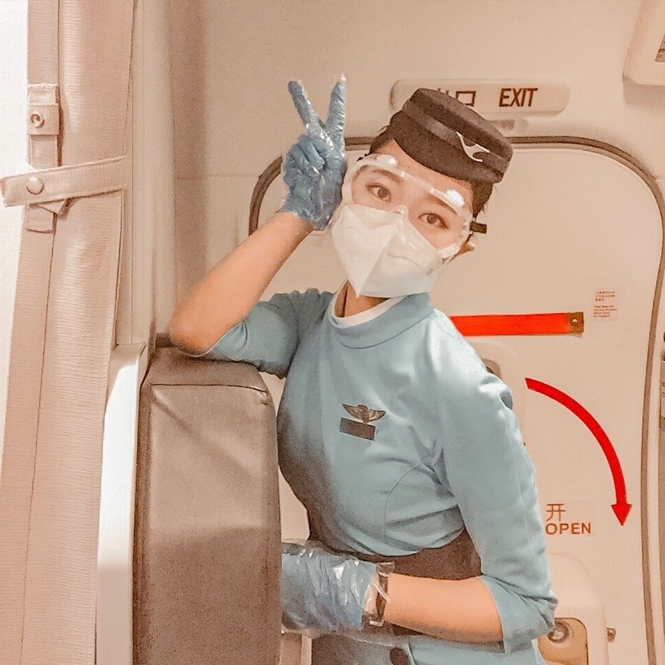 globe_suki's tweet photo. コロナ時代のCAさんたち💕 https://t.co/ZiaBbIuUYs