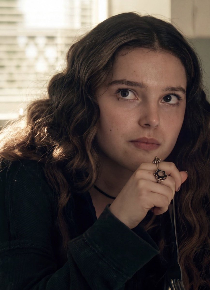 Page16models's tweet photo. Curly haired Inde Navarrette hits different 😍🔥 https://t.co/lc528MzXBB