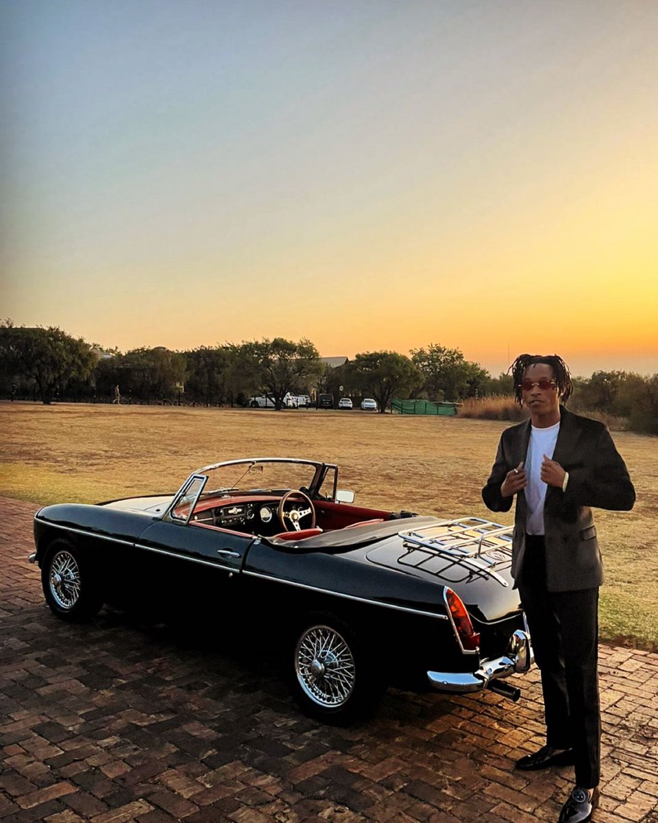 ElliCloffi's tweet photo. Get that perfect look with the MGB roadster https://t.co/SoNByRlUXr
