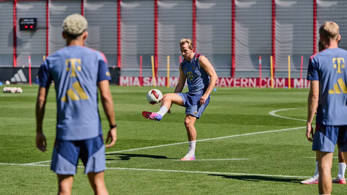 iMiaSanMia's tweet photo. 📸 Training ahead of #S04FCB https://t.co/F9ijHR2LxA