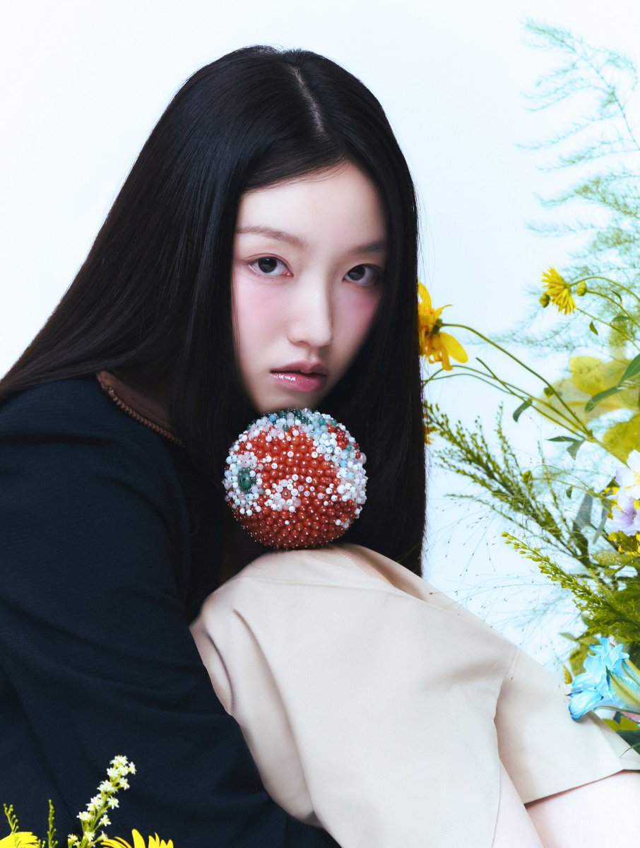 1119vvogmedia's tweet photo. - 260904 Gowon IG Post Update https://t.co/ewsV2bVhkh