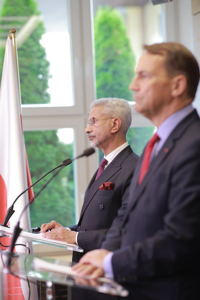 DrSJaishankar's tweet photo. This afternoon, met with DPM & FM @sikorskiradek of Poland here in Warsaw.

We reviewed the progress of our Joint Action Plan 2024-28, focusing on trade & investment, space, digital, AI, semiconductors, defence, education, shipping, mining & energy, people-to-people, culture and multilateral cooperation. 

Value Poland’s support for deeper India-EU cooperation. Confident that the entry into force of the FTA will lead to even closer bilateral cooperation.

Discussed the complex global challenges, including supply chain resilience and food, fuel & fertilizer security. Endless war must give way to end of war.