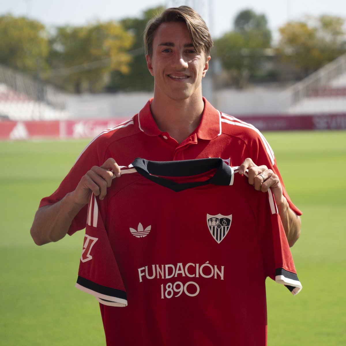 Fundacion1890's tweet photo. 👉🏽Uno de los programas de la #Fundación1890 es el #SevillaFCGenuine, el equipo más inclusivo del #SevillaFC.   😉

#SomosDeTodos https://t.co/QxzOG6W24y