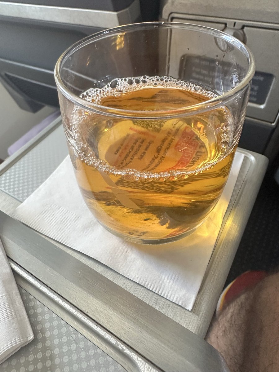 graysonbrownlaw's tweet photo. Early morning flight to LA. Bringing the juice!! LGO USC Fb and #53! #bringthejuice 💪🏻🏈✌️ https://t.co/kl6Y3nGn83