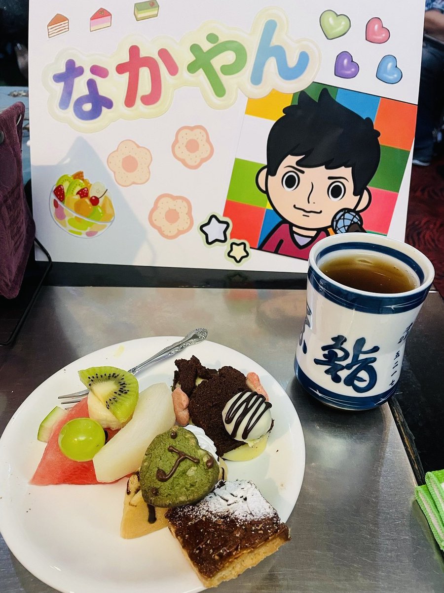 nakayan_yasu's tweet photo. 先日のSweets LIVEでは手作りのスイーツをお出ししました🍰
チョコレートとショコラパウンドケーキ、そしてフロランタン✌️
あらびかのいさむさんに素晴らしくデコレーションしていただき感激でした🤩

次回は何を作ろうかなぁ😄
季節に合わせて作りたいなぁとか思ったり✨
次回は12/19(土)です😊 https://t.co/toypo43lXV