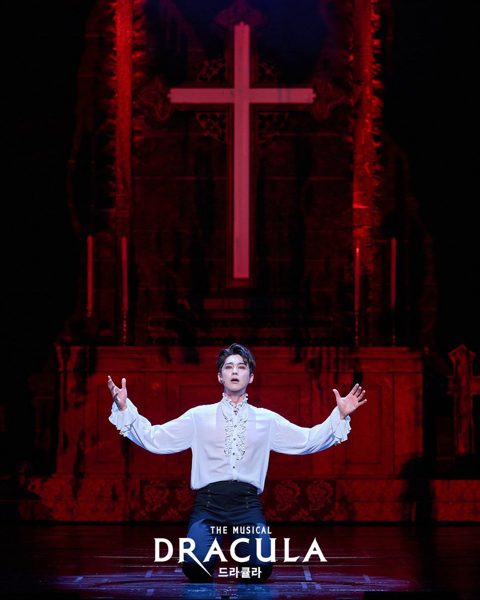 catcyuu's tweet photo. 아니진심난여기가젤좋은듯…….
조명이 쎄서 뒤에 블러처리되고 동큘만 4k됨

무릎꿇은 미남 앞에서 박수치면서
걍 이게 18만원 그 이상의 가치구나 싶음 https://t.co/o8PkaPh3XR