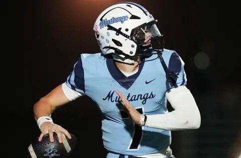 JonPoorman's tweet photo. 🏈 Some of the Houston-area’s top individual performances from Thursday. #txhsfb 

» @HouMemorialFB senior @Conrad_Bennett1 rushed for 92 yards and 3 TDs and had a 44-yard TD catch — 136 all-purpose yards during a win over Clear Creek, per MaxPreps.

» @davis__football senior @Kobe_Miles8 completed 15-of-17 passes for 183 yards and 3 TD and rushed for 85 yards and 1 TD during a win over Cy Lakes, per MaxPreps.

» @WFGatorFootball senior Kaden Simmons had 103 all-purpose yards, including 90 rushing, and three TDs during a win over Huffman-Hargrave, per MaxPreps.

» @KHSMustangFBall senior @LandonHinson25 (pictured) completed 16-of-23 for 304 yards and five TDs during a win over Clear Falls, per MaxPreps.

📸 @JFoch, @HoustonChron ©️