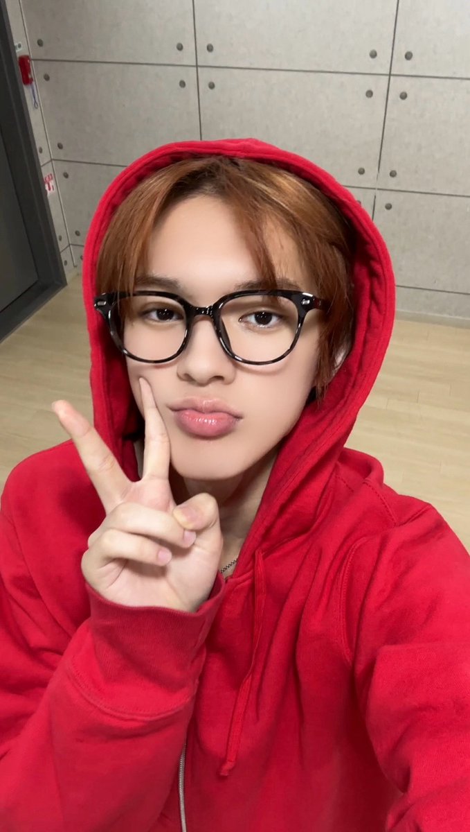 id11018's tweet photo. 허니 셀카아ㅏ https://t.co/v34ERPRQLX