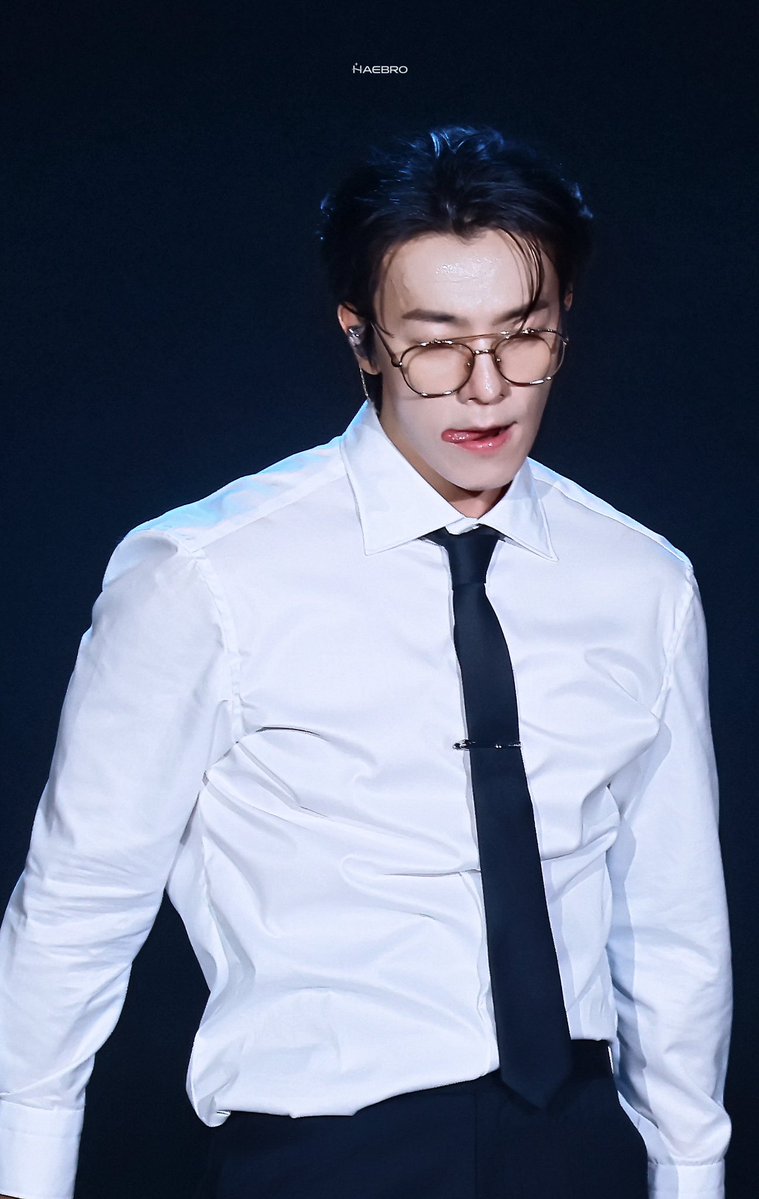 haebro19861015's tweet photo. 260904 

DONGHAE 1ST SOLO ENCORE CONCERT [ALIVE] in SEOUL 

𝐂𝐀𝐓𝐂𝐇 𝐌𝐄 𝐈𝐅 𝐘𝐎𝐔 𝐂𝐀𝐍

#동해 #donghae 
#superjunior #슈퍼주니어DnE #SuperJuniorDnE #ALIVE https://t.co/UoDVdWMqH1