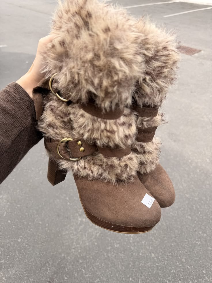 choco_pie_rei's tweet photo. how does pinterest see me 
 - top 
- bottoms 
- bag 
- footwear

Çanta için ruhumu satarım https://t.co/6MVJahvelS