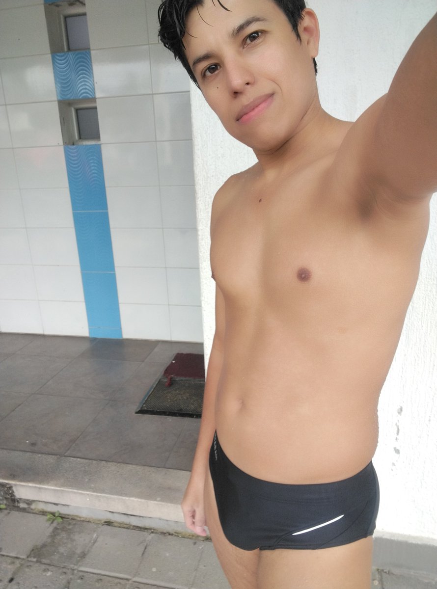 Speedoboy_Peter's tweet photo. Today was all about technique, no speed work. We focused on getting our stroke right with finger-drag drills, closed fists, open hands, and finally using our hands like paddles. 🏊‍♂️💦

#swimtraining #swimlife #swimmer #swimwear #swimtrunks https://t.co/qHva6rDr1y