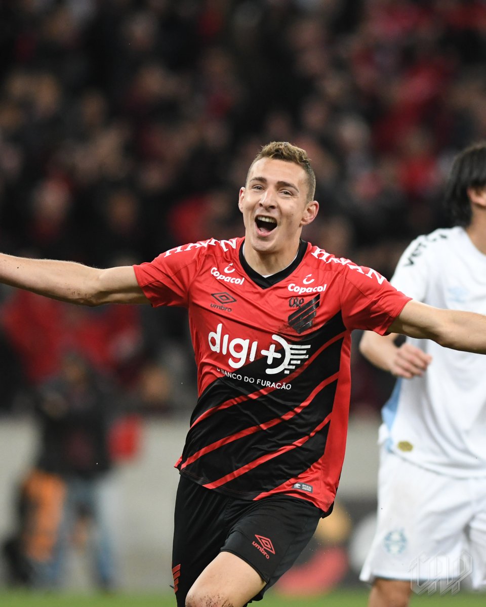 AthleticoPR's tweet photo. 🌪️ Há 7 anos, neste dia, a remontada rubro-negra... 

Uma noite de raça, emoção e daqueles momentos que ficam marcados na memória. 

Quem estava no Caldeirão? 👆 https://t.co/CK2sPOUXGz