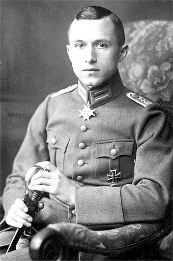 Voiddottore's tweet photo. «The finest embodiments of that youth immediately declared themselves partisans of a rebellion that gave expression to the fact that, within that realm, it is infinitely more desirable to be a criminal than a bourgeois. https://t.co/Coo0yzZQR8