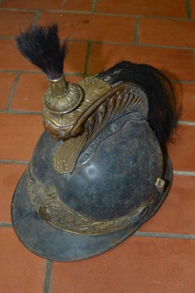 l10475_louis's tweet photo. Apparently, there is a customized Adrian helmet featuring a crest and cuirassier helmet ornaments ... https://t.co/C7tGCeRZ8P